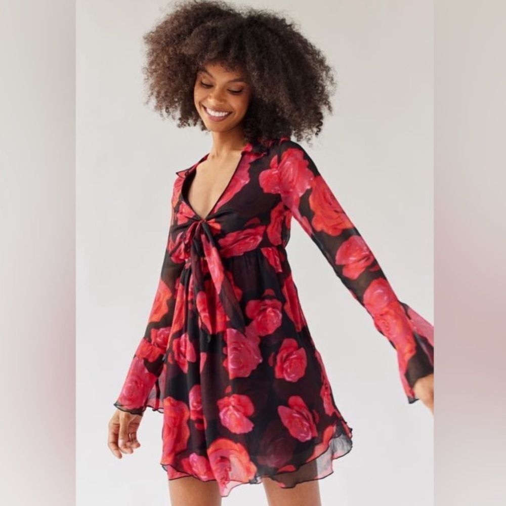 urban outfitters kiki tie front mini dress pink‎ floral